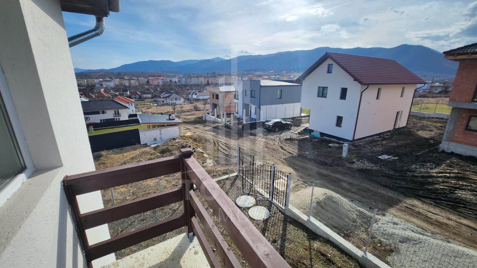 Apartament spatios 5 camere vedere spre munti - Poză 4