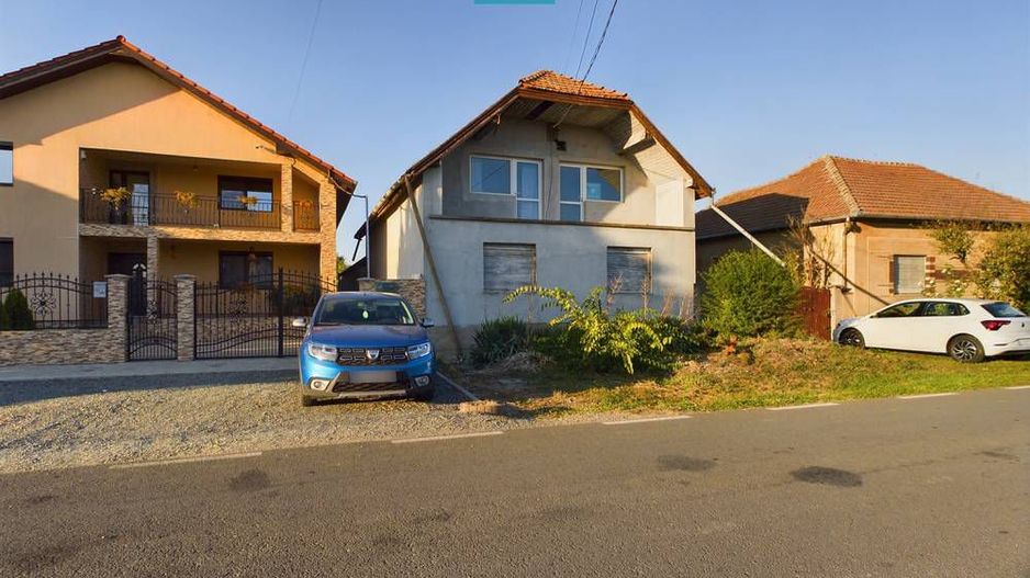 Casă/vilă cu 6 camere în Curtici - Poză 2