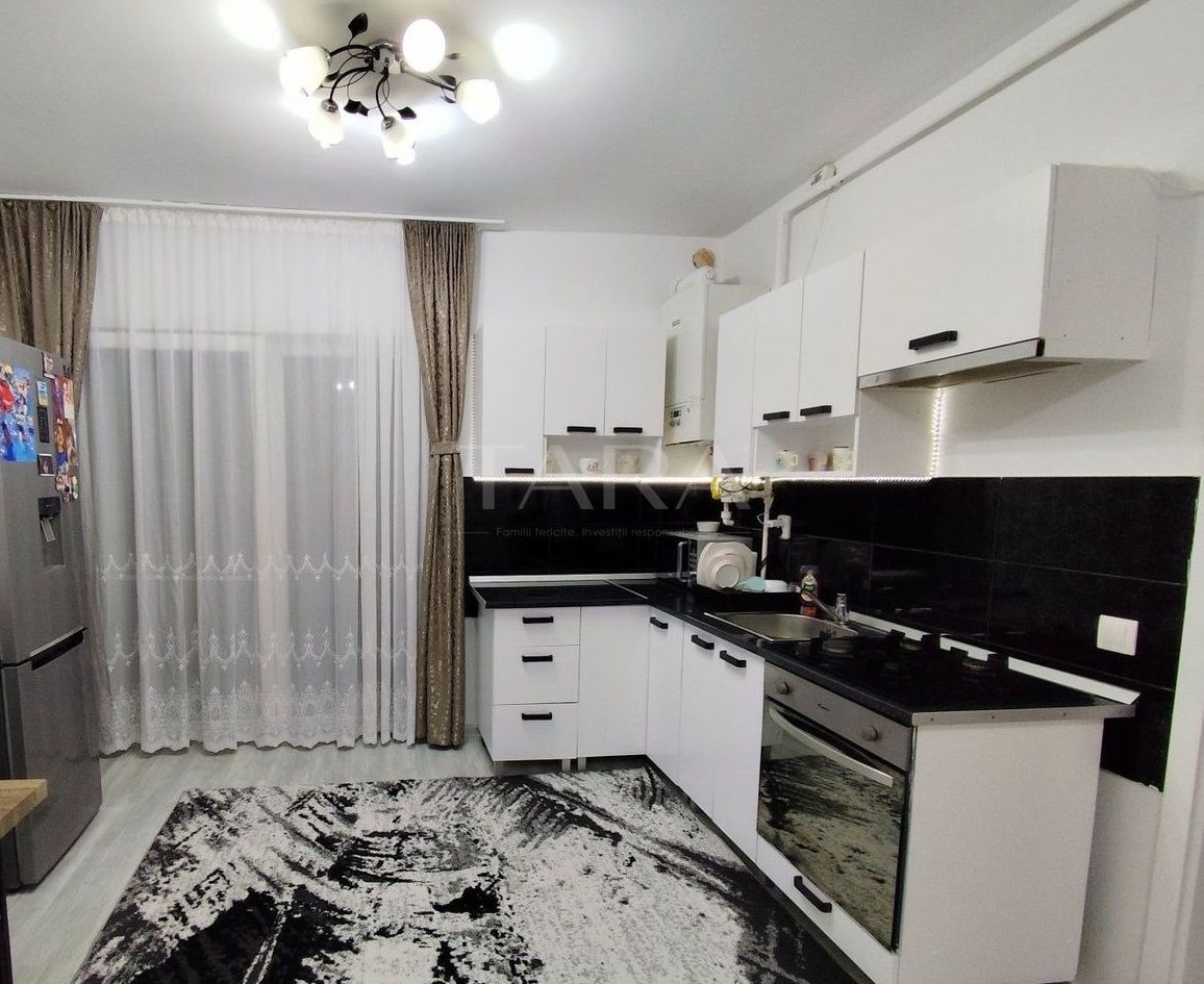 Apartament cu 2 camere de vânzare,  parcare inclusă. - Poză 2