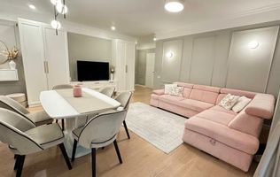 Vanzare apartamet LUX  cu 3 camere, grădină și parcare-Buna Ziua