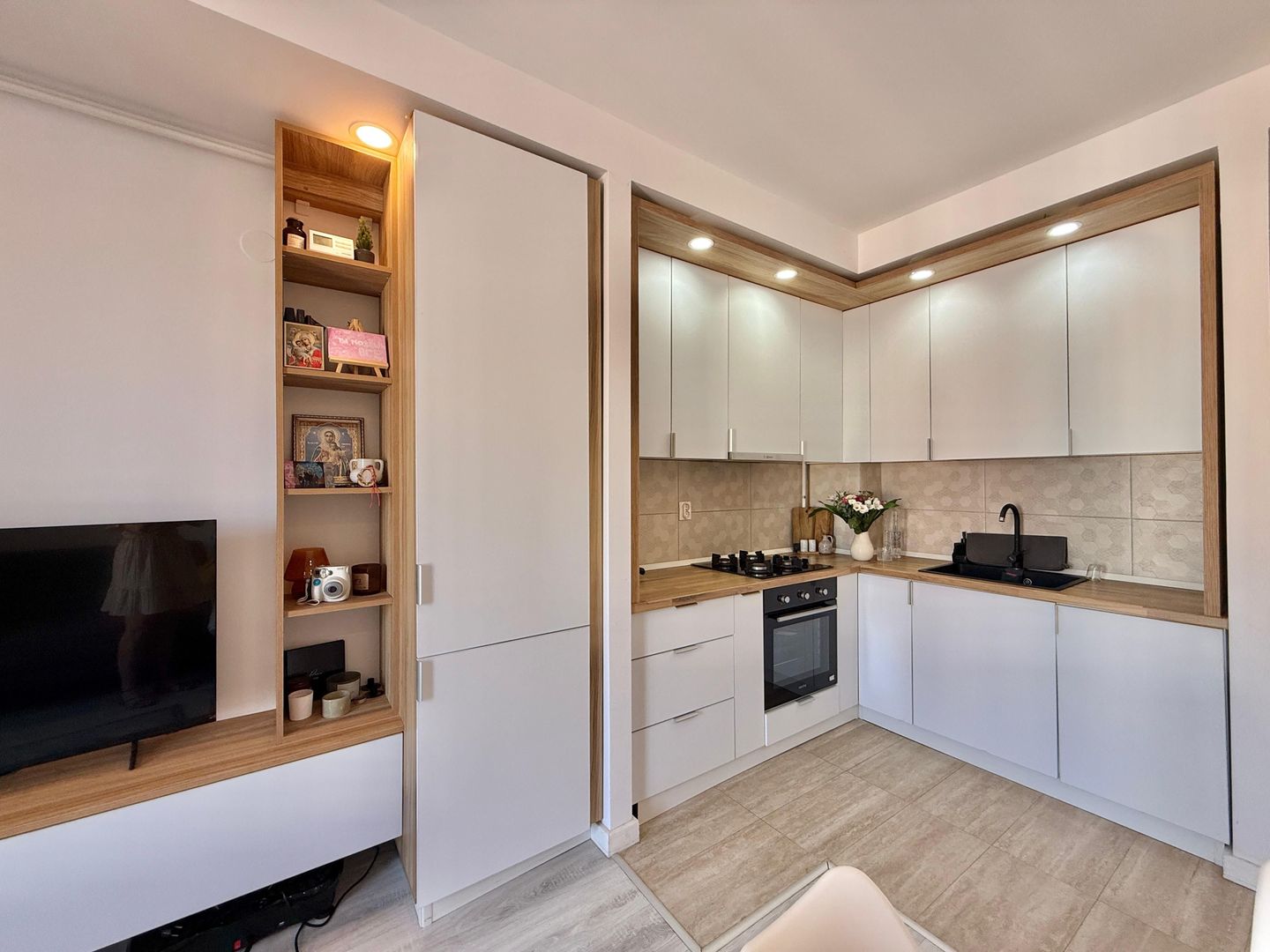 COSMOPOLIS - Apartament cu 2 camere tip studio, mobilat si utilat. - Poză 4