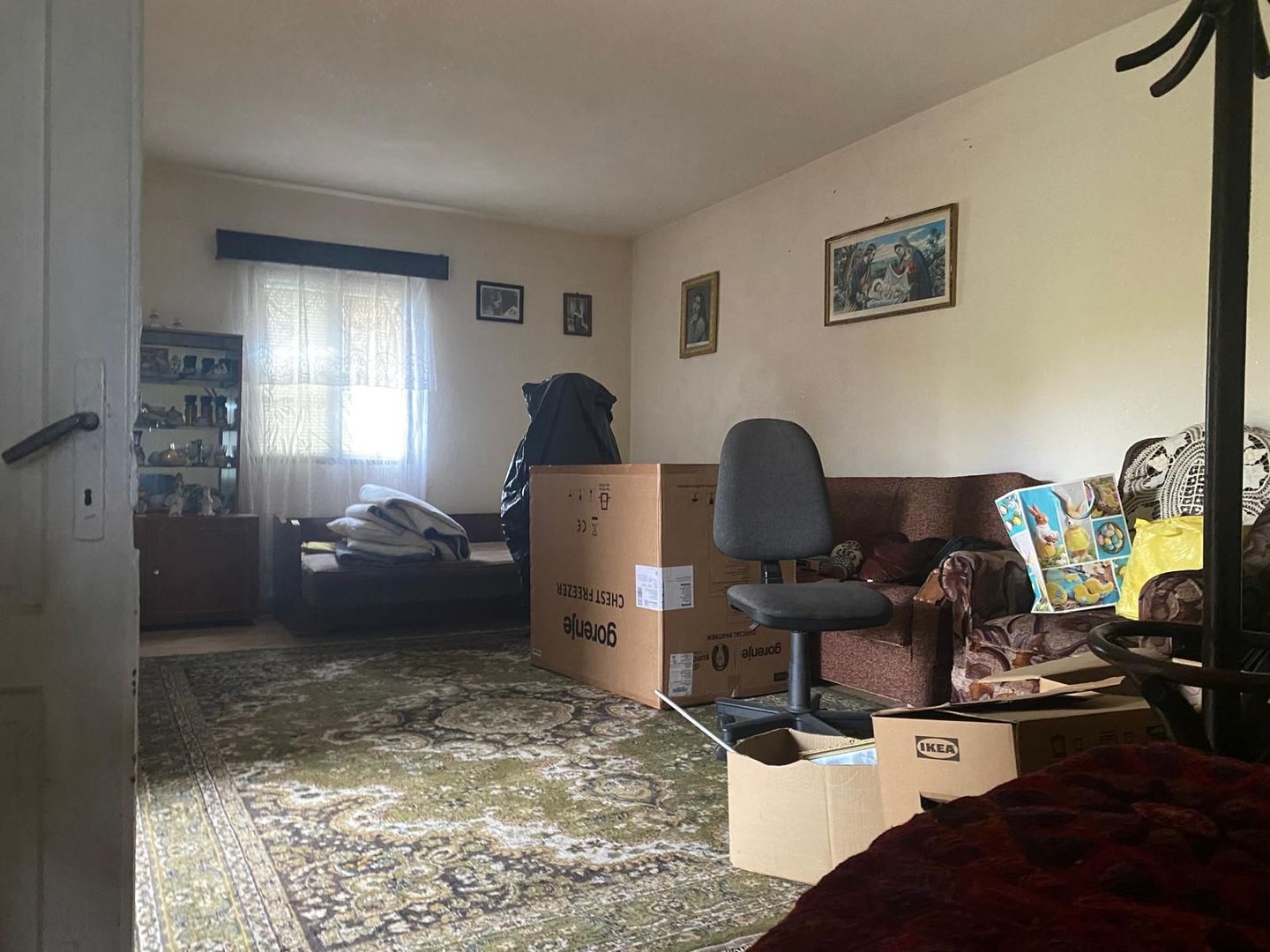 Vanzare casă cu teren generos în Săcueni, la 15 minute de Târgoviște - Poză 4