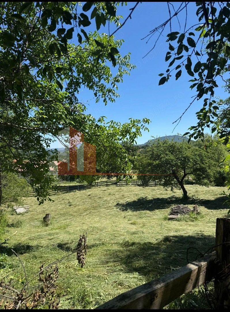 Teren intravilan 1.000 mp în Bran–Sohodol, vedere la munți Bucegi - Poză 2