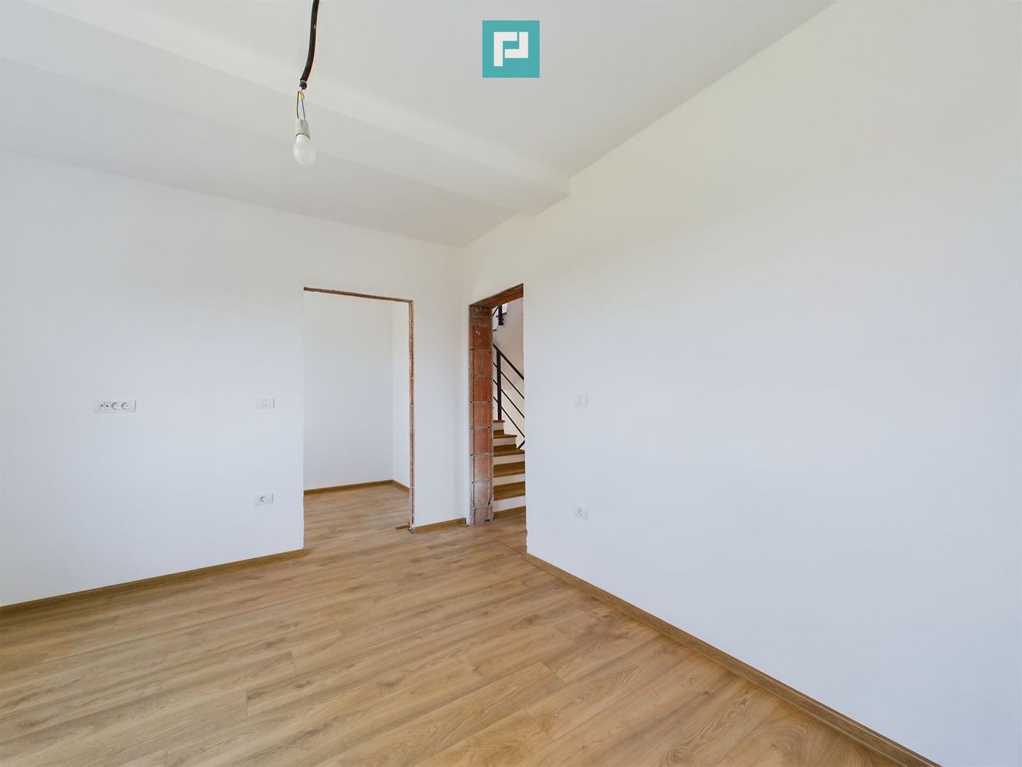Duplex elegant cu 3 dormitoare în Ghiroda - Poză 3