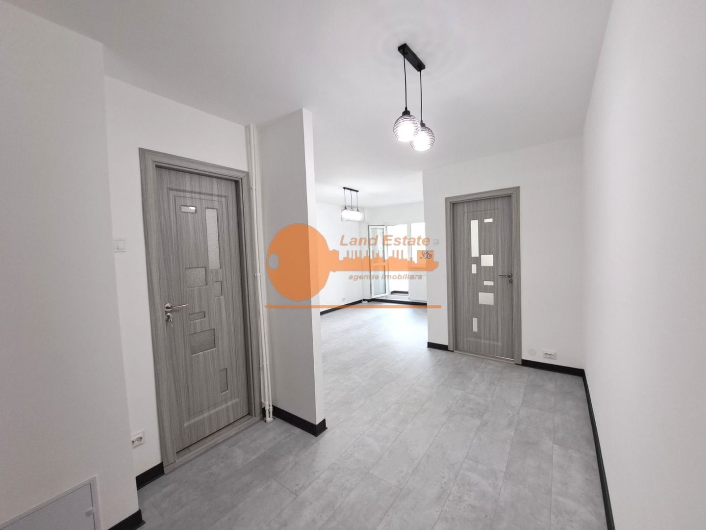 Garsoniera Lujerului-Veteranilor ( 1981-bloc mixt-3min metrou) - Poză 1