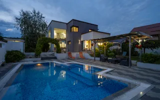 Vilă 342 mp cu piscină și 800 mp teren / 4 dormitoare / Pleașa - Poză 70