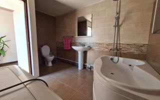 Casa spatioasa | 2 Terase | Balcon | 4 Dormitoare | Cabana | Gazon | - Poză 6