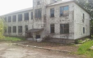 De vânzare teren cu construcții în orașul Sângerei – 56,7 ari - Poză 3
