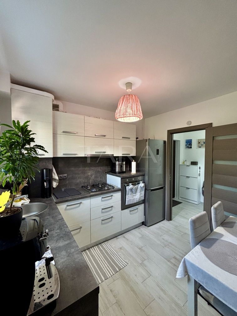 Vanzare apartament cu 3 camere in Gheorgheni zona hotel Royal - Poză 1