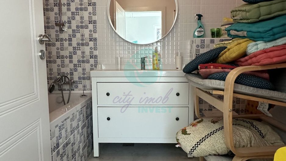 Casa cu o CURTE LIBERA genroasa - Poză 7