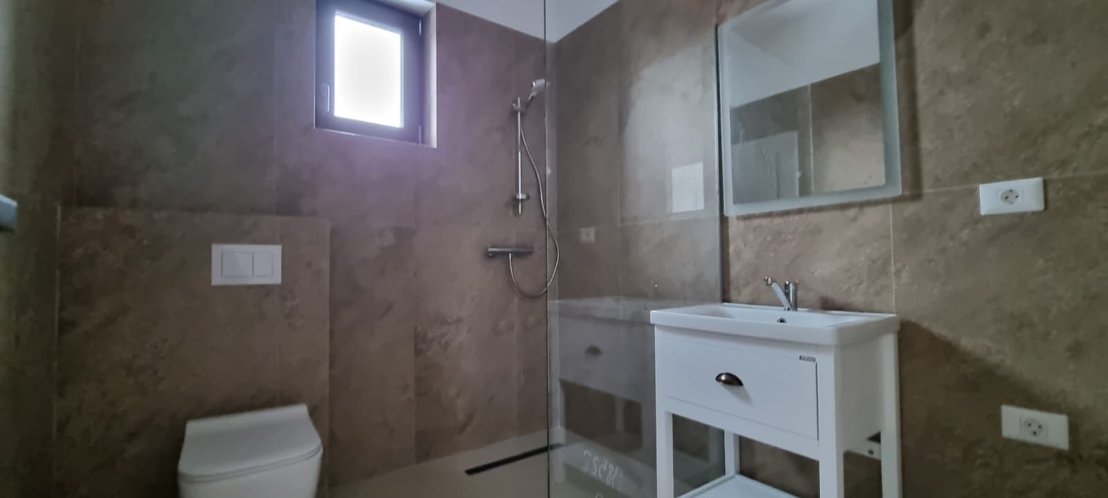 Reședință Modernă cu Finisaje Distinse - Poză 47