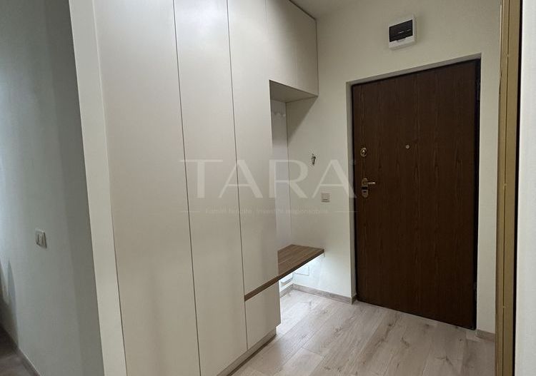 Apartament mobilat, terasă generoasă și parcare, disponibil imediat! - Poză 4
