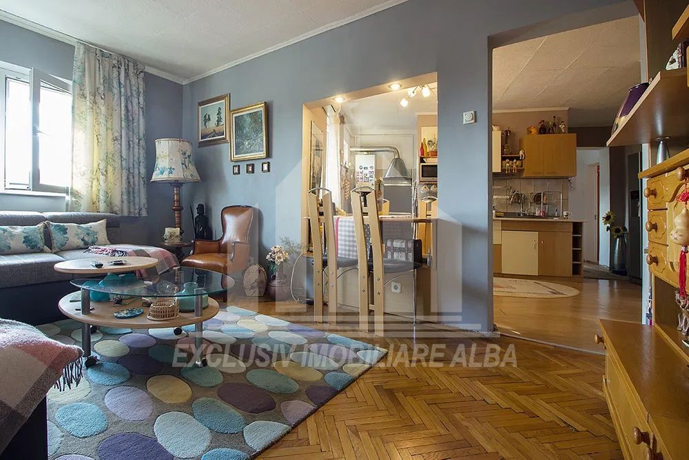 Apartament 3 camere decomandate, Cetate - Poză 1