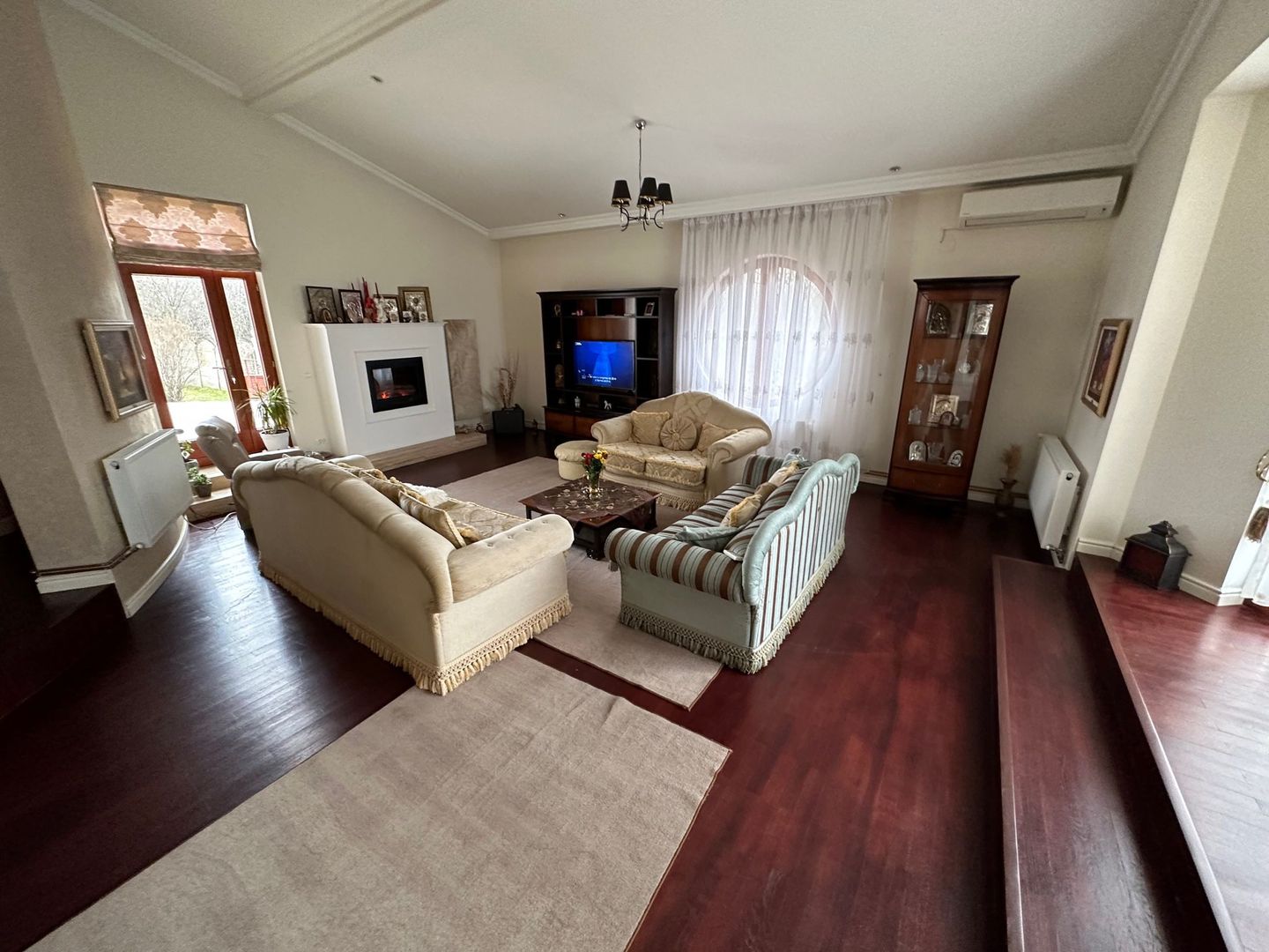 Casa la artera pretabilă Clinica medicala / birouri - Poză 32