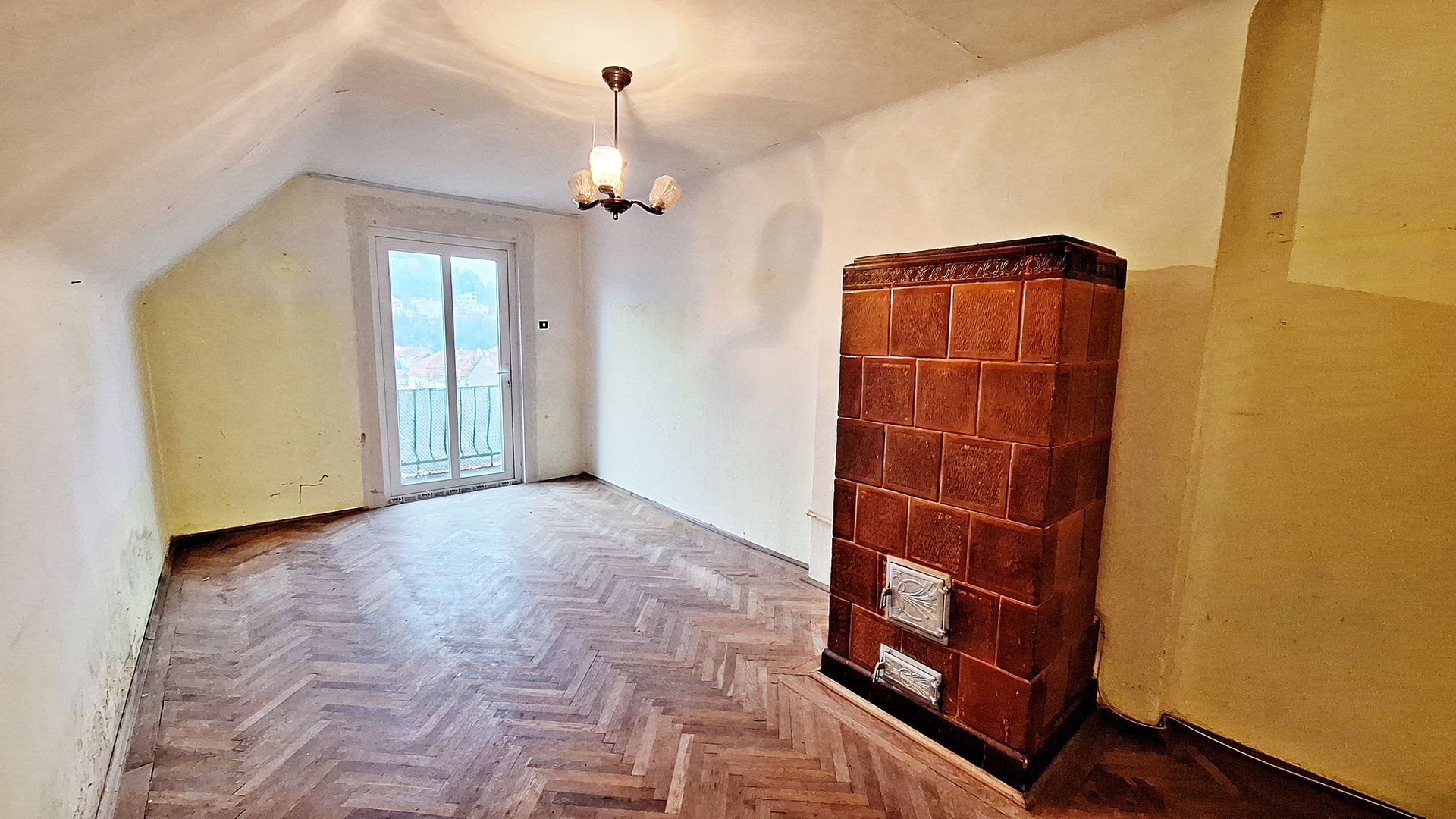Apartament 2 camere in vila la poalele Tampei, 99000 euro - Poză 3