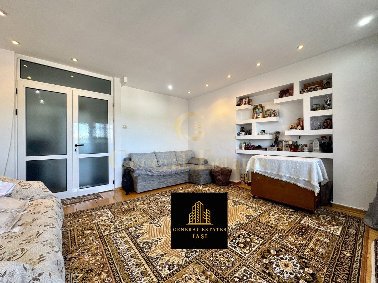 Vânzare apartament în 3 Nivele cu Terasă, Cug-șos.Nicolina - Poză 2