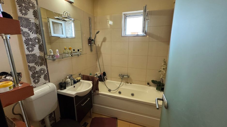 Decomandat si spatios - Poză 12