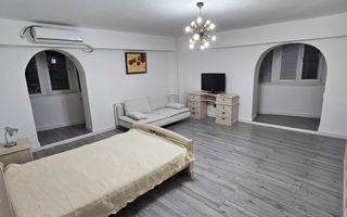 Garsonieră spațioasă cu vedere panoramică, 2 balcoane - Poză 4