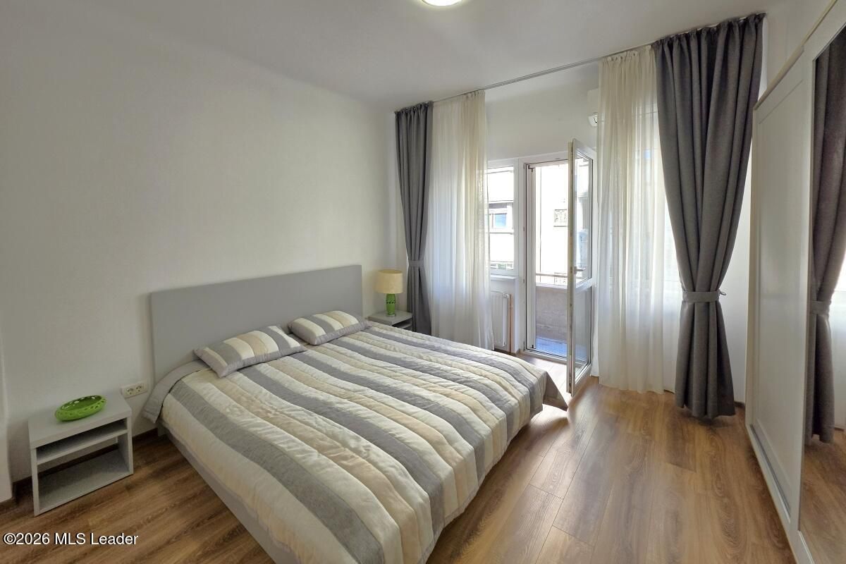 Piata Romana, 4 camere 138 MP total, Etaj 2/9, renovat - utilat, liber - Poză 32