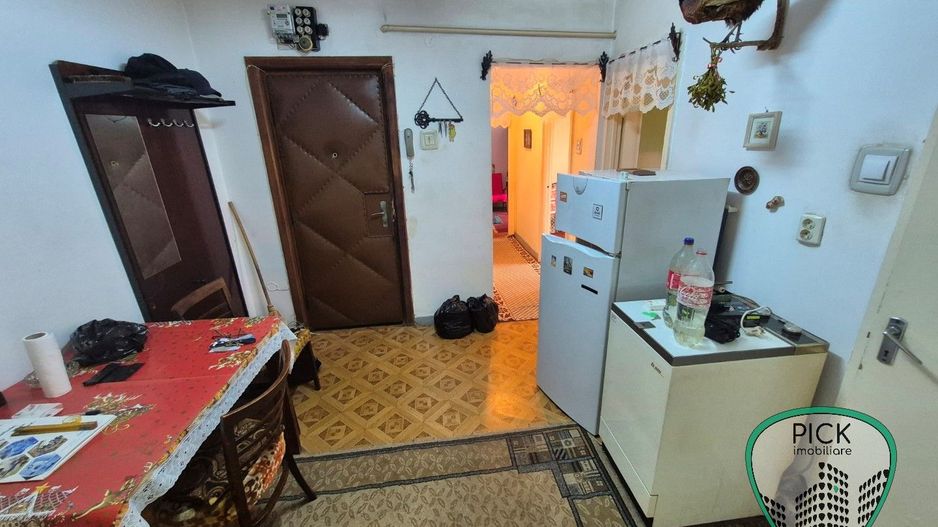 P 1231 - Apartament cu 3 camere în Târgu Mureș, Dâmbu Pietros, hol pătrat - Poză 1