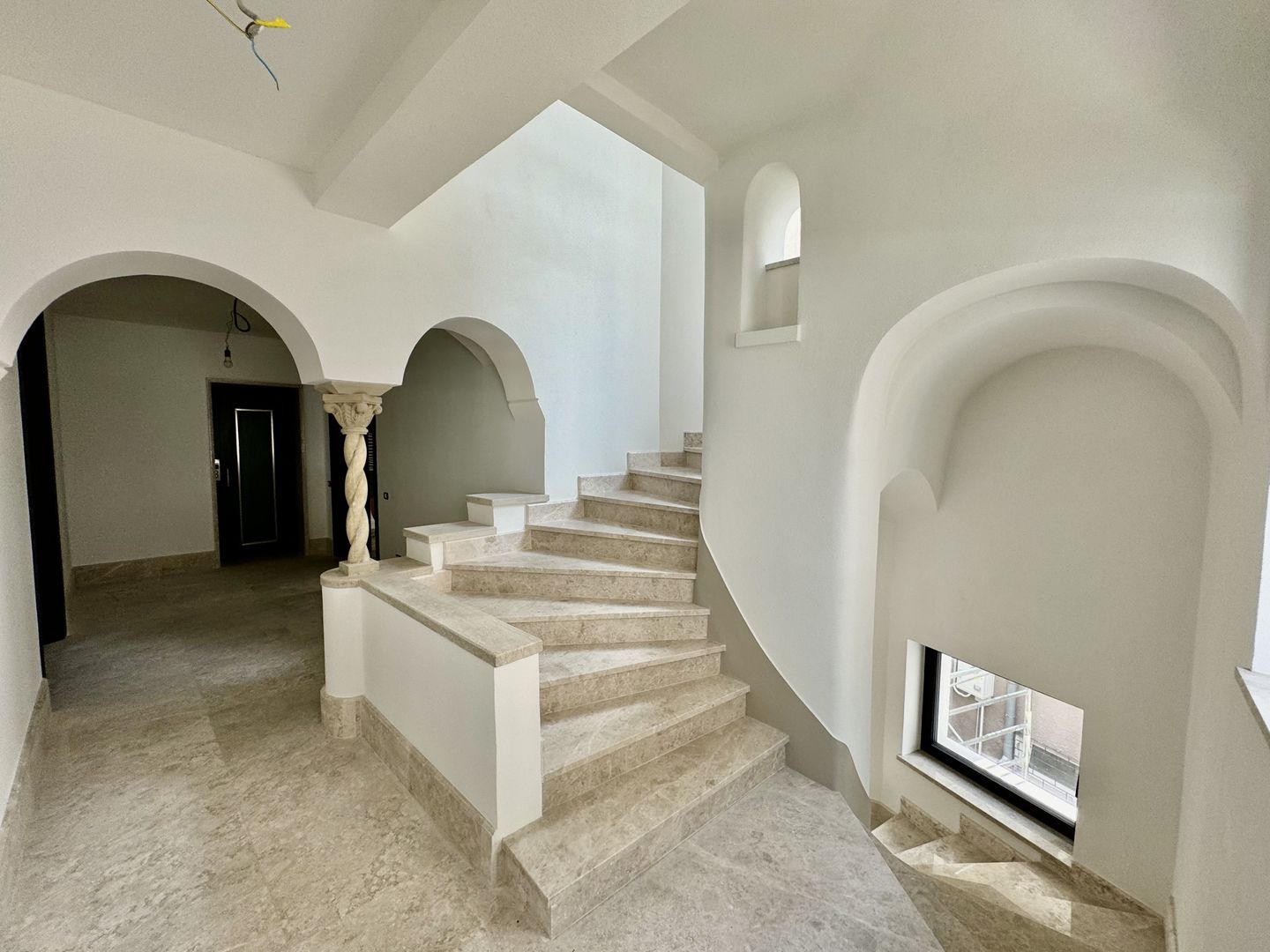 Primaverii vila 650 mp stil arhitectonic neoromanesc - Poză 3