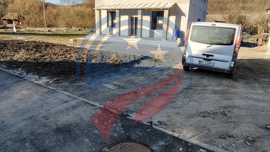 Vilă semifinisată de vânzare str. Remetea 217 mp si 670 mp teren - Poză 2