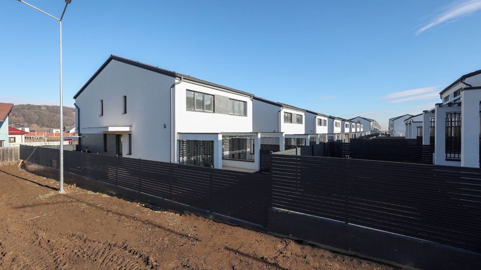 Casă Tip Duplex de Vânzare în Sânpetru | La Poalele Dealului Lempes - Poză 3