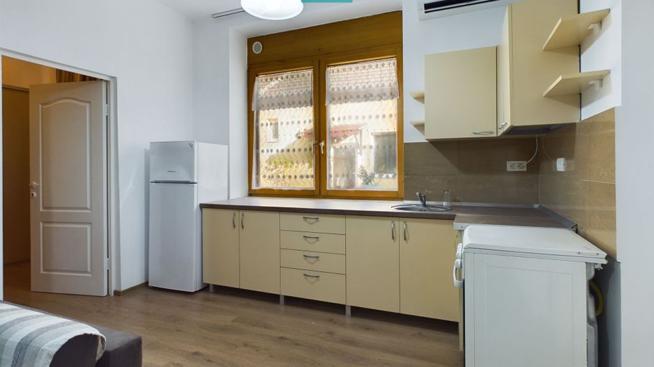 Apartament cu 3 camere la curte comună în Grădiște - Poză 20