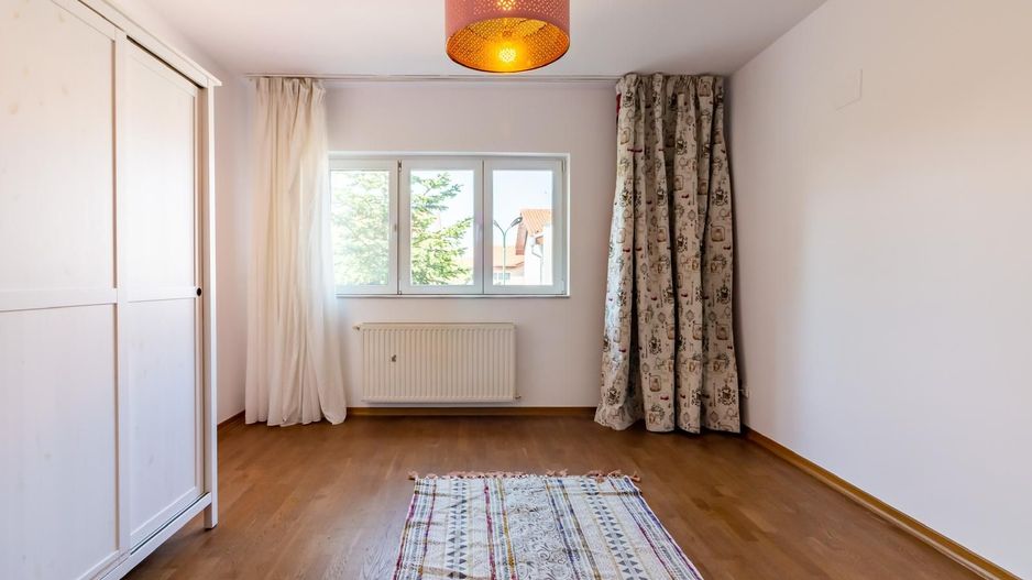 Vilă Individuală de Închiriat – Cartier Azur, 5 Camere, Terasă cu Jacuzzi, Curte 400 mp - Poză 6