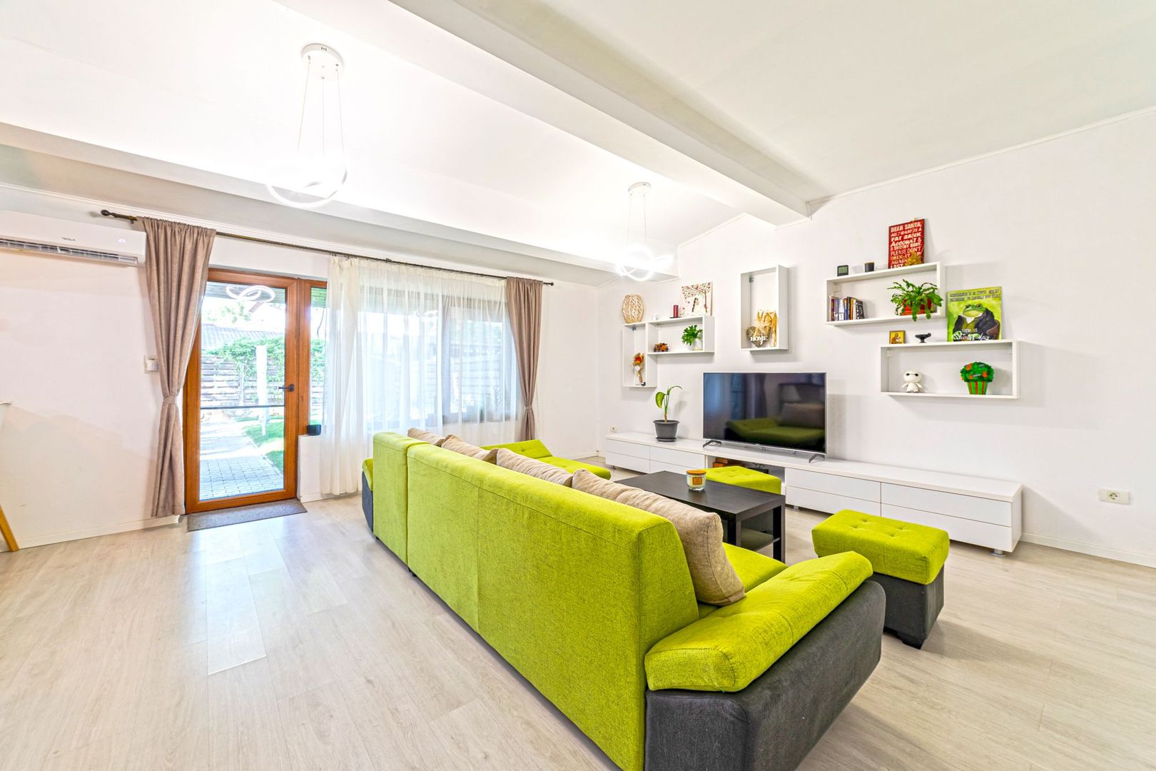 Casă în Cartierul Verde, independentă energetic - Poză 3