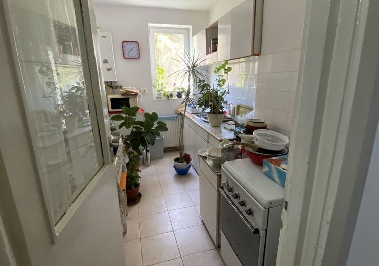 BRASADAS vinde ap 2 cam etaj 1 zona CENTRALA cu garaj. - Poză 3