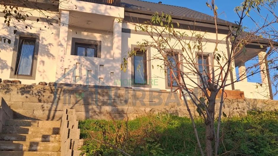 Vând casă P+M (2020) cu teren 2.860 m, Țigănași stradă principală - Poză 2