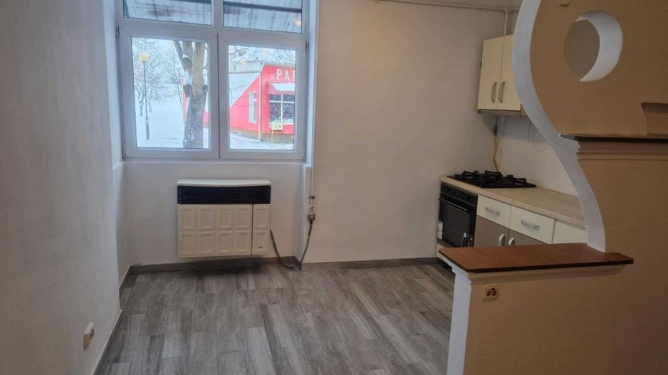 BRASADAS vinde garsoniera 24 mp. Ostrovului la PARTER. - Poză 3