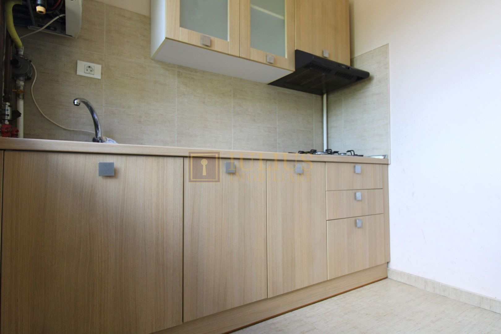 Centrala proprie, bucatarie inchisa si balcon spatios; posibilitate decontare - Poză 10