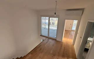 Duplex despărțit prin perete dublu/ Garaj - Poză 15