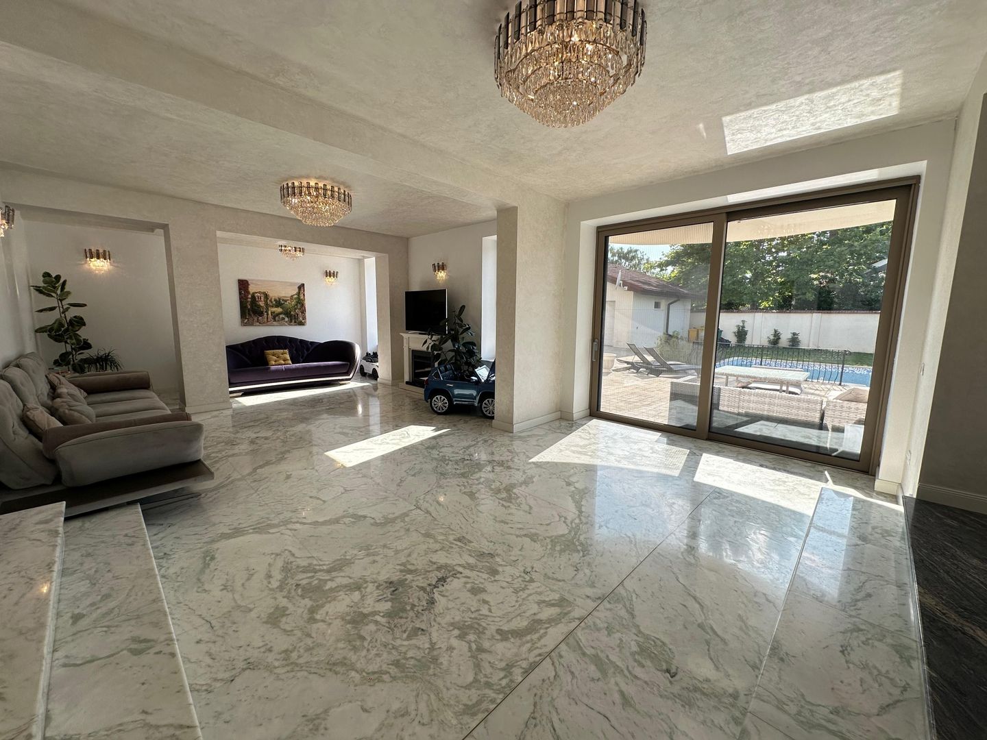 Vila Eleganta cu Piscină și Finisaje Premium în Zona Rezidentiala Iancu Nicolae - Poză 2