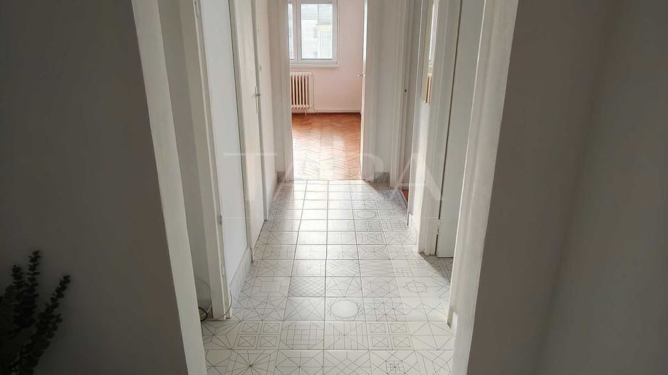 Apartament 2 camere decomandat, renovat complet, mobilat, sud-vest. - Poză 5