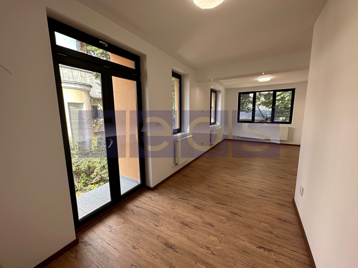 INCHIRIERE VILA | 5 CAMERE | ZONA MIHAI BRAVU - Poză 2