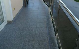 Apartament cu doua camere, zona Tractorul - Coresi, bloc tip vila, 71 mp - Poză 9