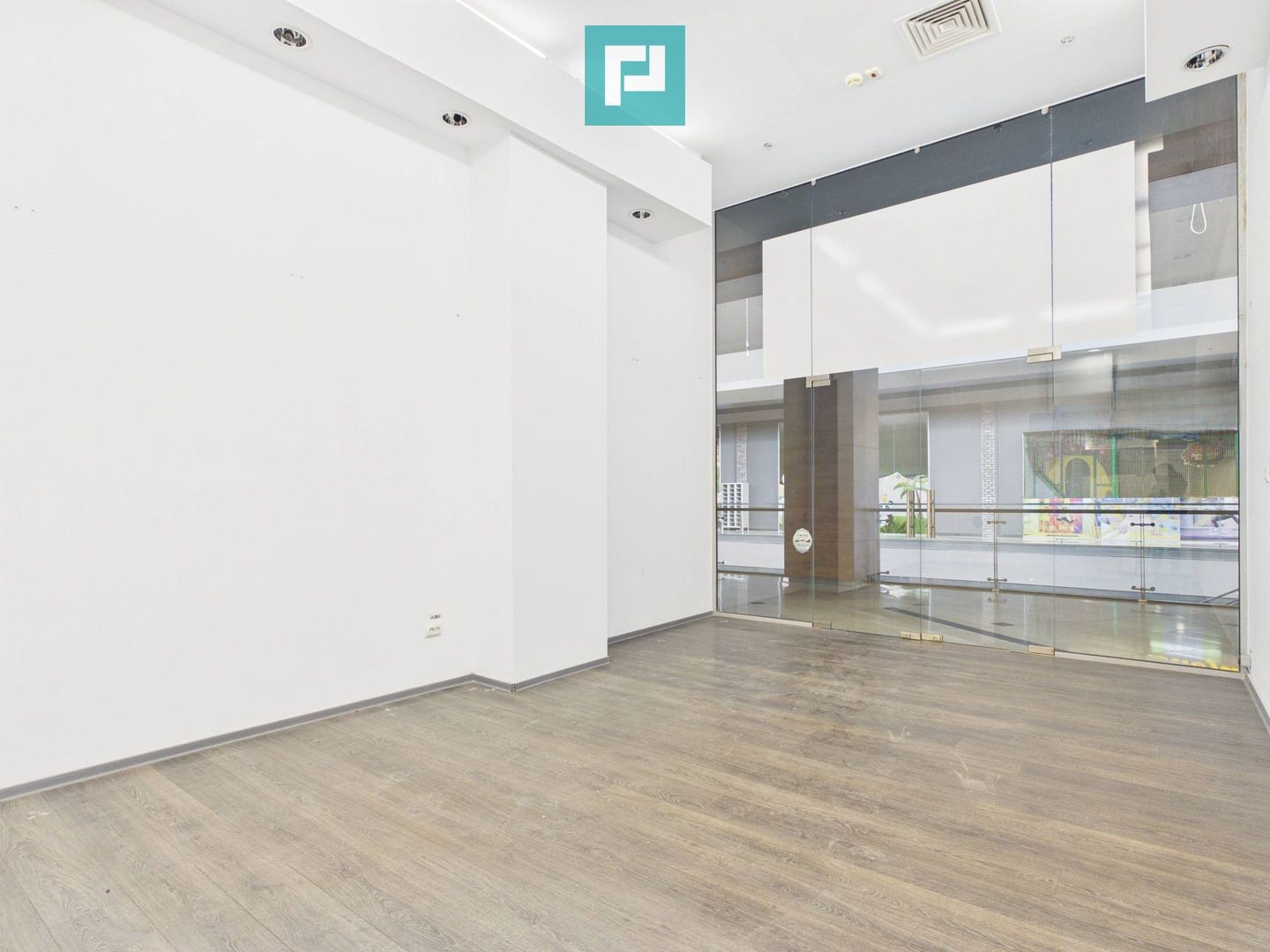 Spațiu comercial/de birouri/showroom în Arad - Poză 3