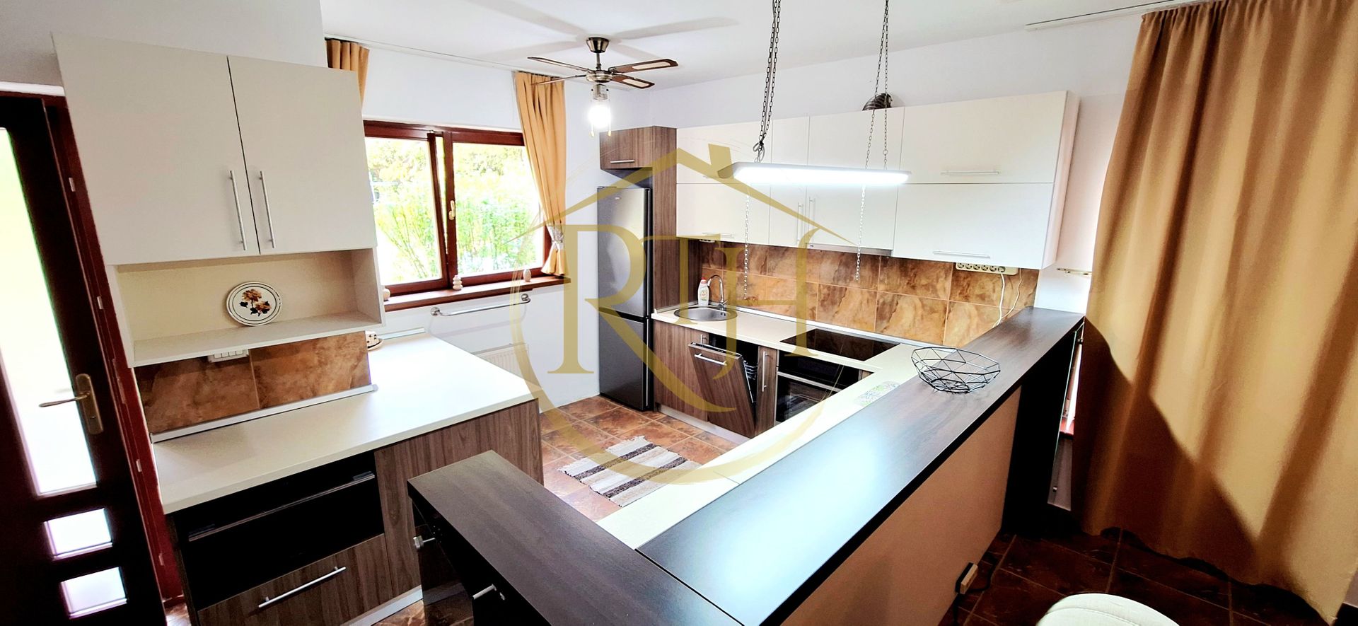 Oferim spre inchiriere, casa deosebi cu 4 camere,2 garaje,zona Soarelui-Braytim - Poză 4