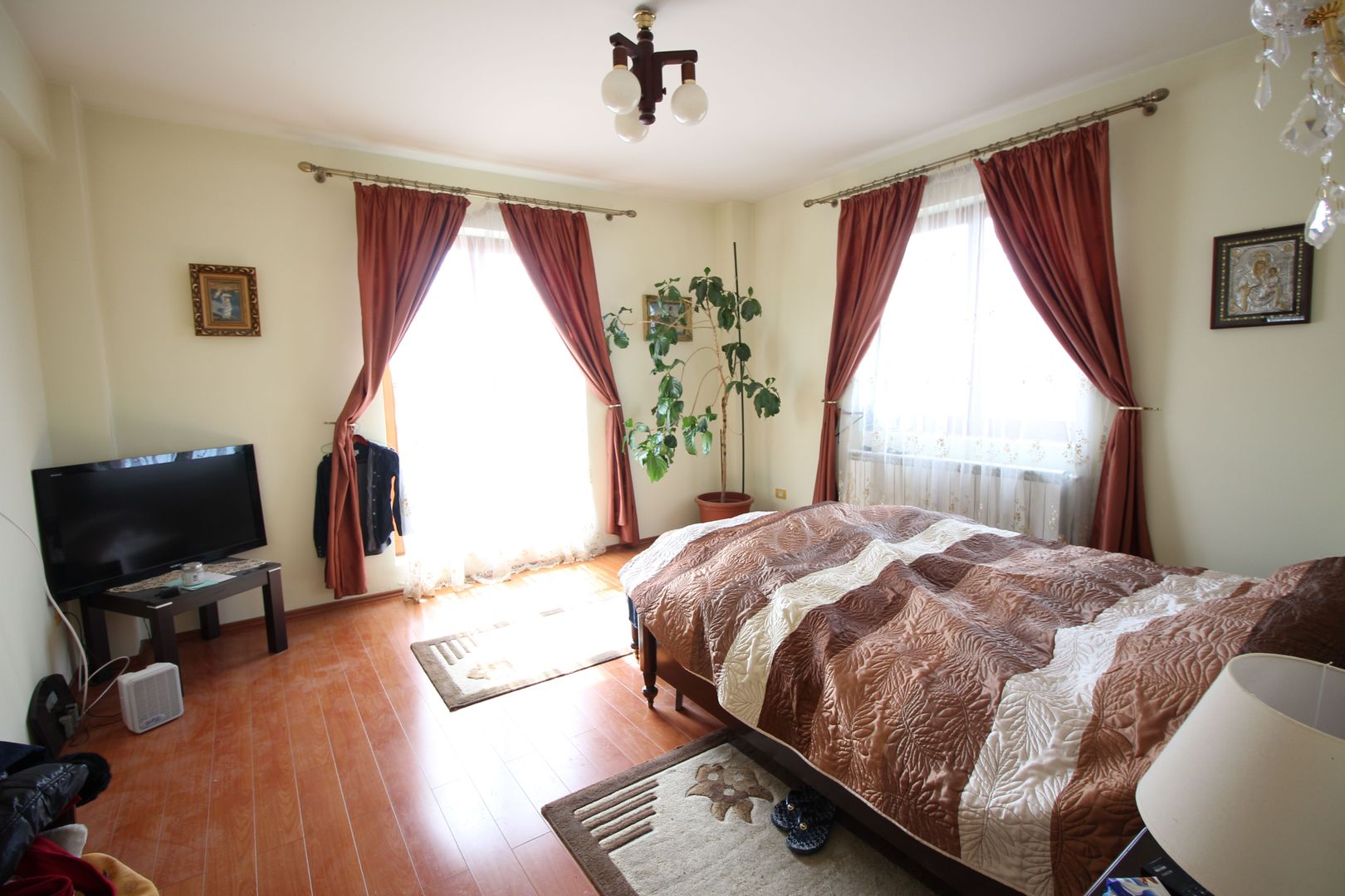 Imobil pretabil PENSIUNE- 518 Euro /mp - Poză 7