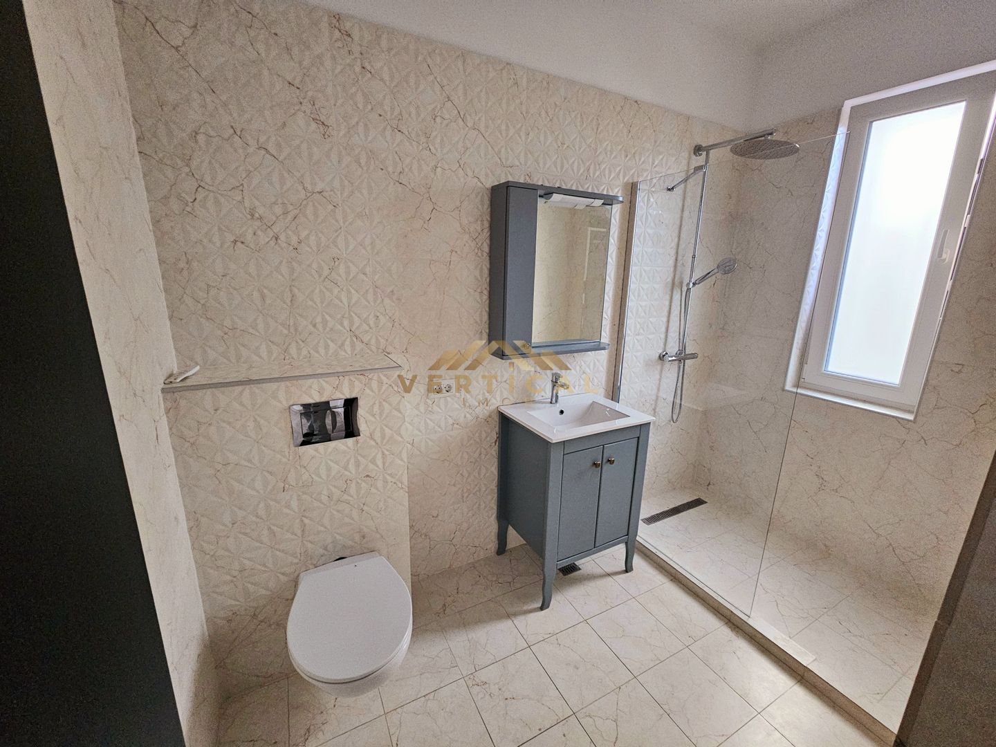 Vila la intrare in comuna Berceni - Poză 17