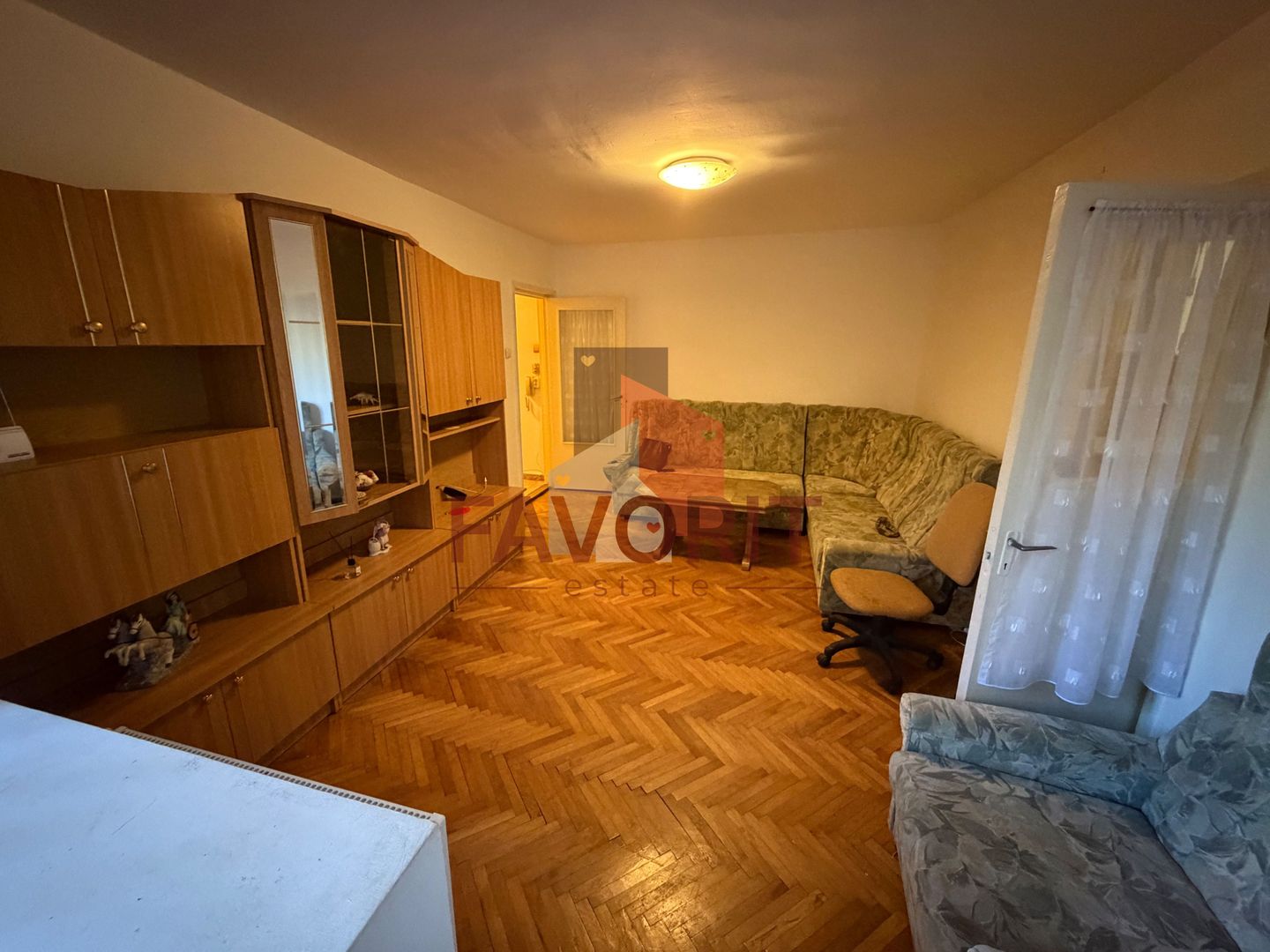 Cu centrala termica proprie. Zona Dacia. Boxa - Poză 2