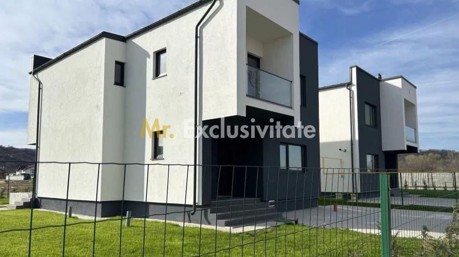 Casă cu 4 camere în Micești la 10 min de Pitesti si 5 min de Mioveni-Arges! - Poză 1