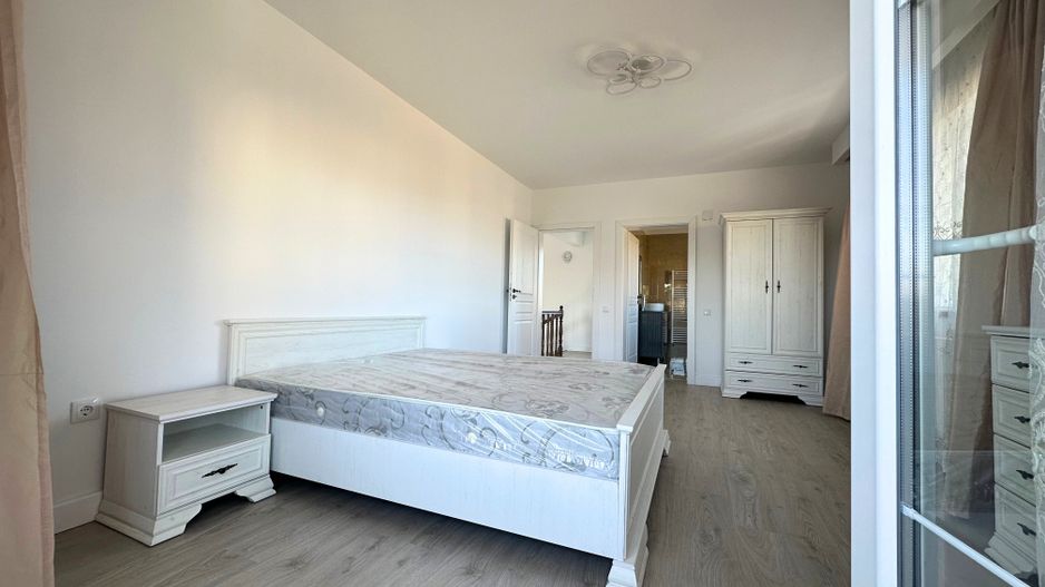 Vânzare casă 5 camere nouă elegantă și spațioasă în Hărman - Poză 32