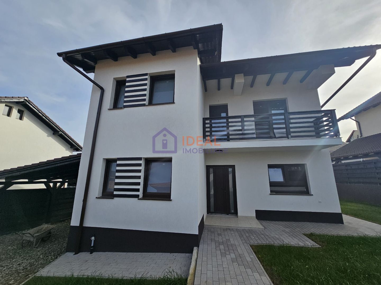 Casa Individuala cu 4 camere si garaj, in zona Lidl Selimbar - Poză 1