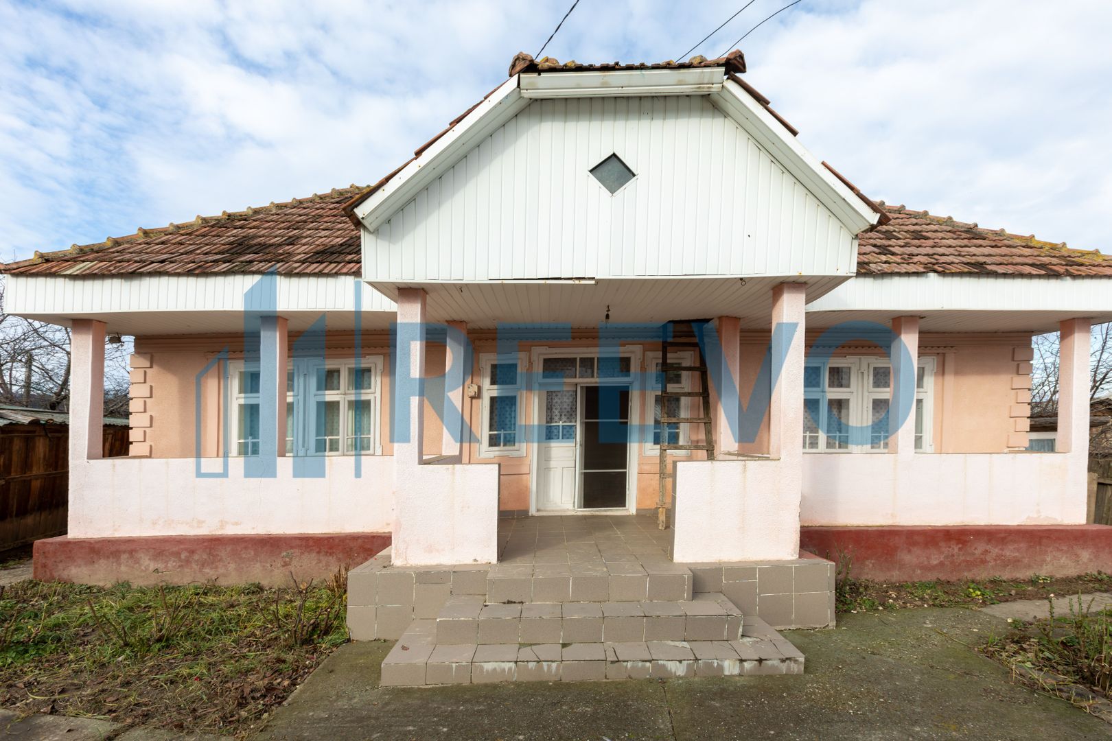 Casa si teren 3365mp Sascut - Poză 1