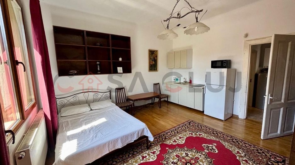 Apartament în vilă, zonă centrală, parcare - Poză 1