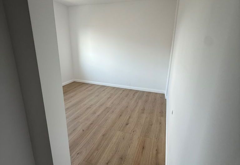 BRASADAS vinde ap 3 cam etaj 7/8 Micro 17 – Recent renovat. - Poză 2